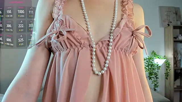 Ice Strawberry online show from 11/21/25, 03:16