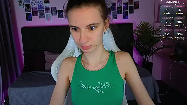 kaleriyaa  online show from 11/19/25, 08:36