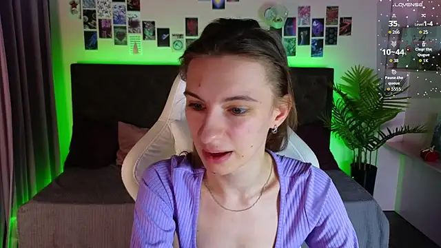 kaleriyaa  online show from 11/21/25, 07:51