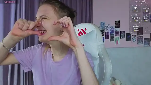 kaleriyaa  online show from 04/11/26, 07:45