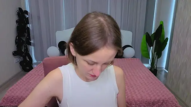 LuluChiiii online show from 11/08/25, 10:48