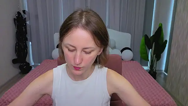 LuluChiiii online show from 11/09/25, 12:03