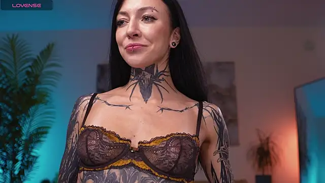 Snapshot of Alise_Eve_ chatting on 09/30/25, 06:24 Alise Eve online show from 09/30/25, 06:24