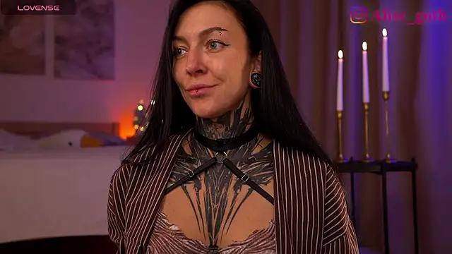 Snapshot of Alise_Eve_ chatting on 11/23/25, 05:57 Alise Eve online show from 11/23/25, 05:57