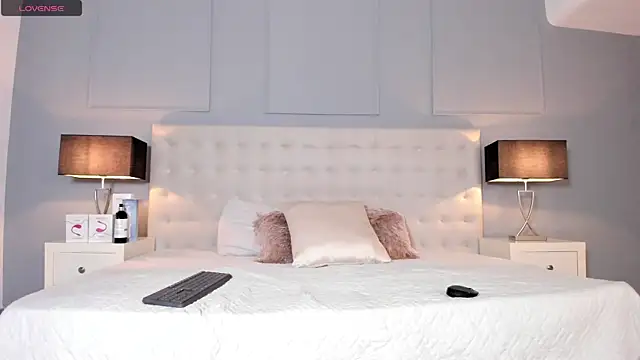 KellyRooss online show from 09/18/25, 12:29