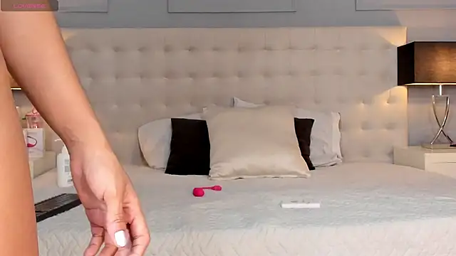 KellyRooss online show from 10/16/25, 12:28