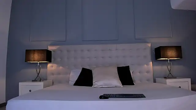 KellyRooss online show from 11/22/25, 12:15