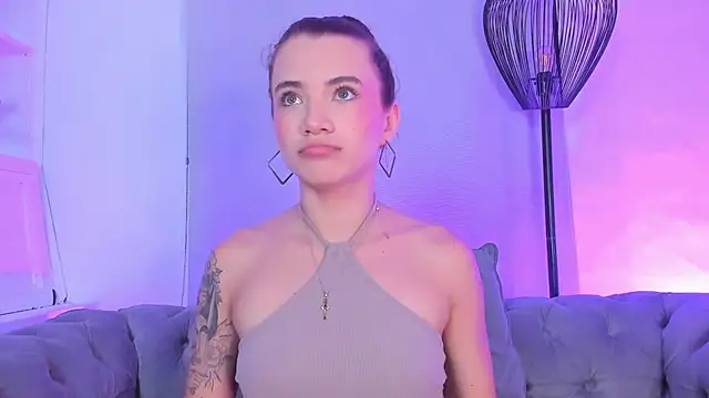 aitana baker  online show from 10/08/25, 04:10