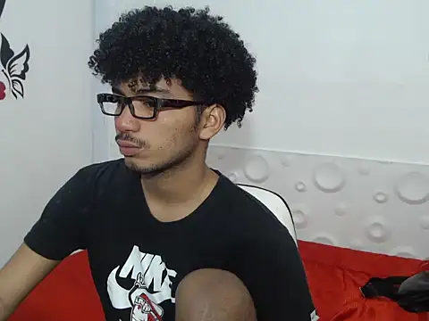 felipecams123 online show from 09/25/25, 12:47