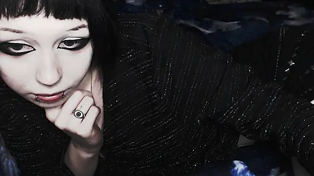  LUCY LAVE online show from 11/04/25, 04:33