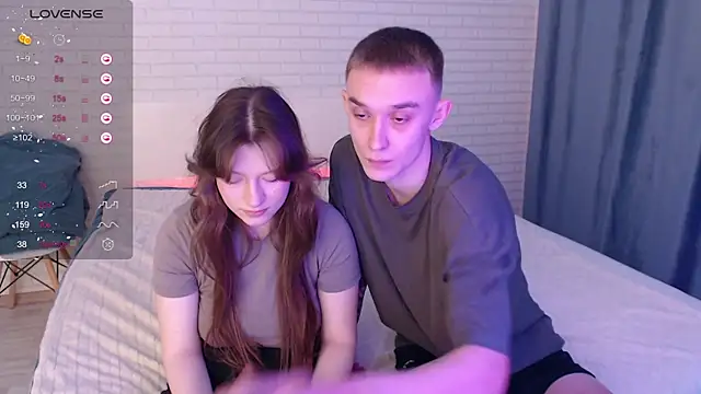 Snapshot of Blushing_couple chatting on 09/19/25, 09:32 Blushing couple online show from 09/19/25, 09:32