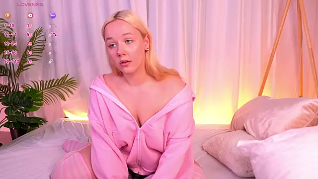 MissBunnyDoll online show from 04/25/26, 07:33