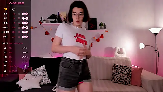 BellaCaress online show from 11/25/25, 02:33