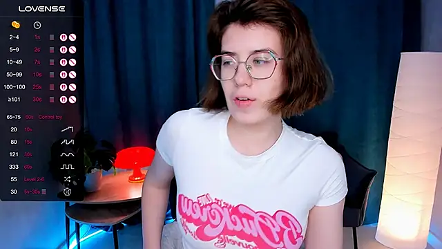 BellaCaress online show from 11/30/25, 02:15