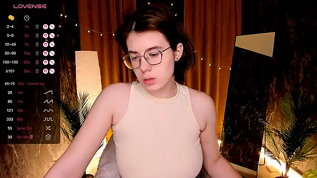 BellaCaress online show from 12/14/25, 02:17