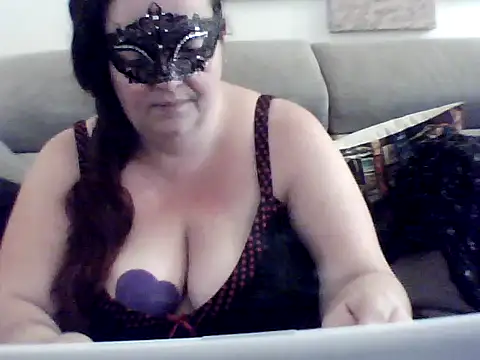 Snapshot of Valendra_ chatting on 09/10/25, 10:15 Valendra  online show from 09/10/25, 10:15
