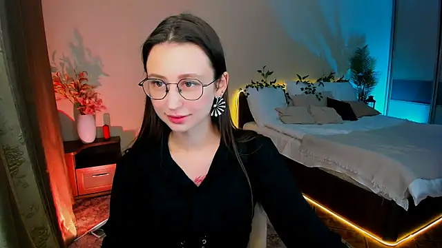 YourLovellyStory online show from 11/11/25, 11:21