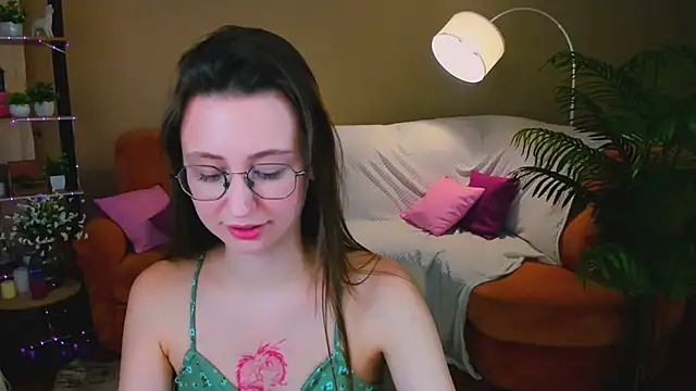 Snapshot of YourLovellyStory chatting on 01/13/26, 09:58 YourLovellyStory online show from 01/13/26, 09:58