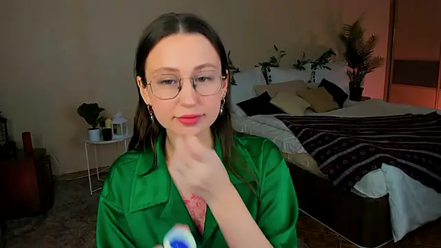 Snapshot of YourLovellyStory chatting on 01/19/26, 04:22 YourLovellyStory online show from 01/19/26, 04:22