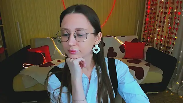 Snapshot of YourLovellyStory chatting on 02/12/26, 04:24 YourLovellyStory online show from 02/12/26, 04:24