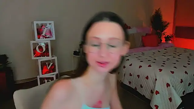 Snapshot of YourLovellyStory chatting on 02/13/26, 12:01 YourLovellyStory online show from 02/13/26, 12:01