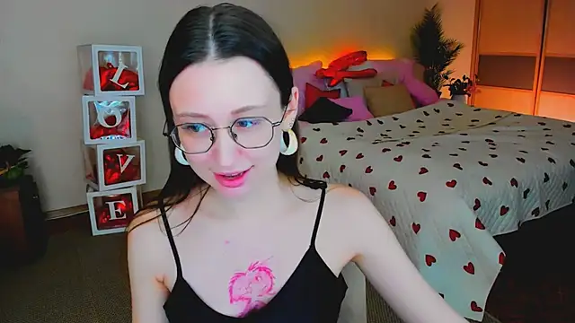 Snapshot of YourLovellyStory chatting on 02/15/26, 12:25 YourLovellyStory online show from 02/15/26, 12:25