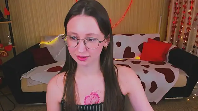 Snapshot of YourLovellyStory chatting on 02/25/26, 02:27 YourLovellyStory online show from 02/25/26, 02:27