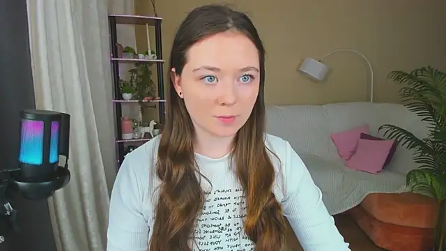 AlluringLookk online show from 09/19/25, 11:22