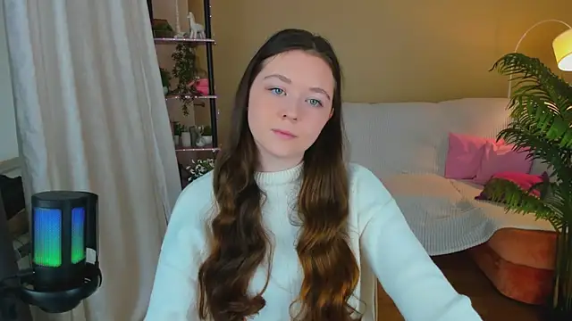 AlluringLookk online show from 10/15/25, 12:27