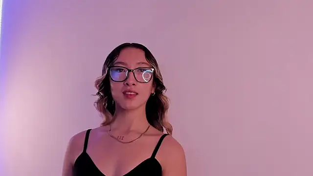 Snapshot of LauMiller chatting on 11/01/25, 10:50 LauMiller online show from 11/01/25, 10:50