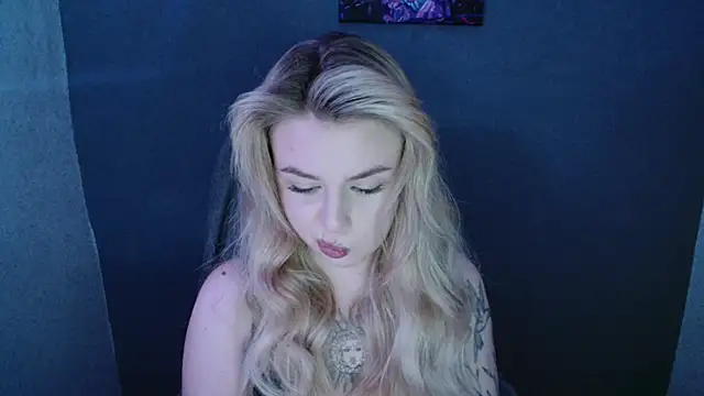 Snapshot of AngelicaHollywood chatting on 09/19/25, 09:37 AngelicaHollywood online show from 09/19/25, 09:37