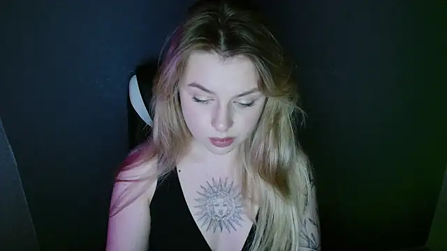 AngelicaHollywood online show from 11/18/25, 09:41