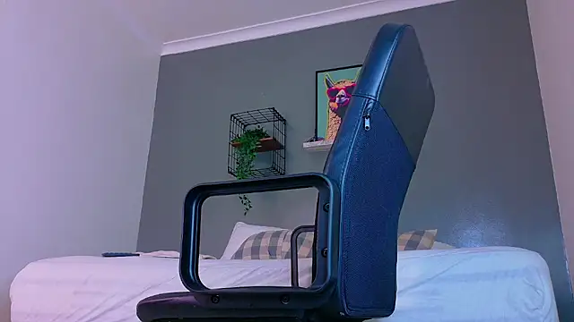 MrFox   online show from 04/18/26, 07:29