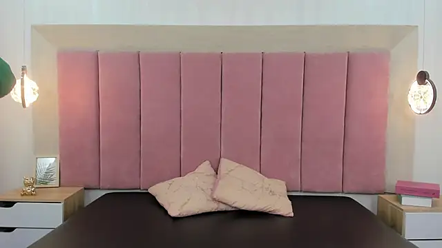 Emilia Bons online show from 10/03/25, 01:52