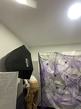 Emilia Bons online show from 10/08/25, 01:47