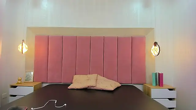 Emilia Bons online show from 10/08/25, 01:53