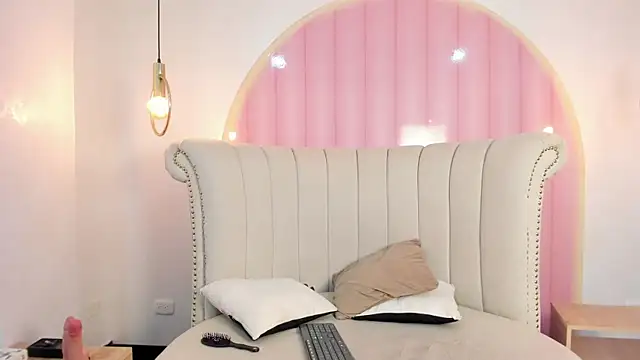 Emilia Bons online show from 01/14/26, 12:33