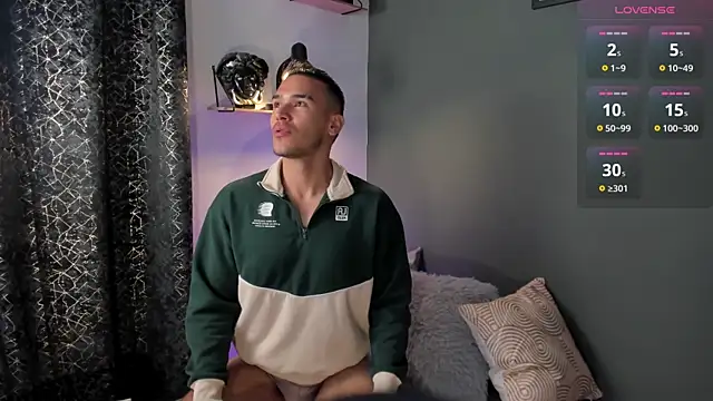 Snapshot of MarkSantozz chatting on 09/20/25, 06:31 MarkSantozz online show from 09/20/25, 06:31