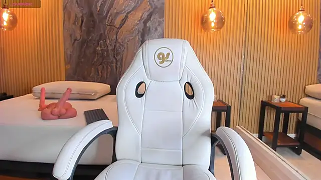 chloe murray online show from 11/08/25, 07:23