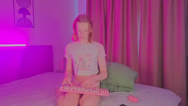 Olivia-Pink online show from 06/01/26, 07:32