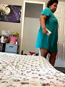 chocolate bella online show from 09/23/25, 03:59