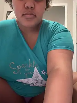 chocolate bella online show from 10/30/25, 03:02