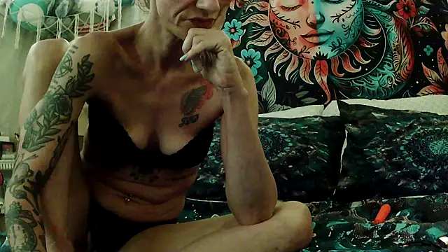 Snapshot of gypsyadventures1 chatting on 09/16/25, 06:47 gypsyadventures1 online show from 09/16/25, 06:47