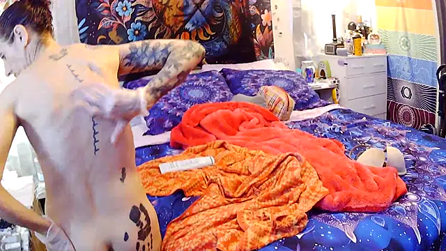 Snapshot of gypsyadventures1 chatting on 10/07/25, 03:53 gypsyadventures1 online show from 10/07/25, 03:53