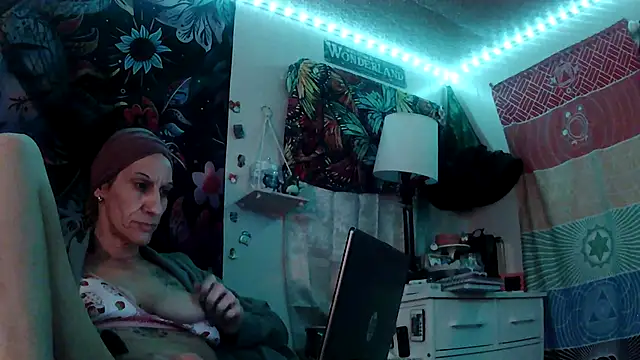 Snapshot of gypsyadventures1 chatting on 11/22/25, 06:45 gypsyadventures1 online show from 11/22/25, 06:45