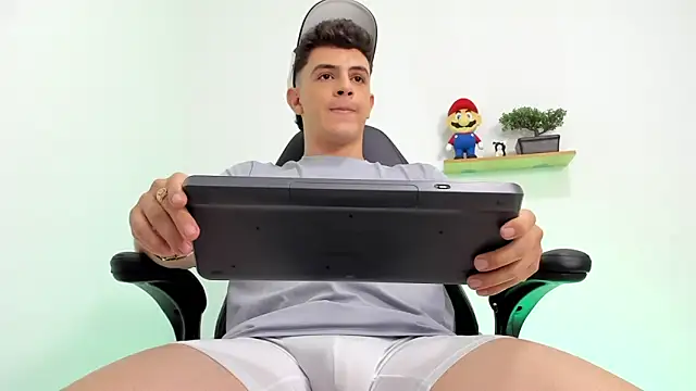 Snapshot of Mikecooper chatting on 11/12/25, 11:25 Mikecooper online show from 11/12/25, 11:25