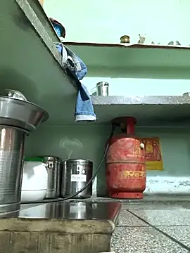 Love-pari077 online show from 10/12/25, 12:31