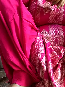 Love-pari077 online show from 02/15/26, 07:51