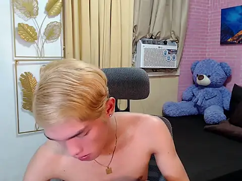 fuckerfriendsxx online show from 04/18/26, 12:31