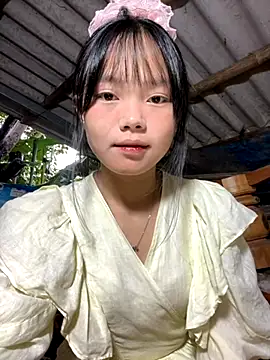 Snapshot of AdamLazis chatting on 09/11/25, 12:44 AdamLazis online show from 09/11/25, 12:44